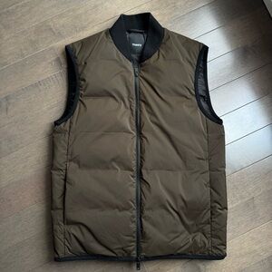 Theory Men Down Puffer Vest City - Small - NWT